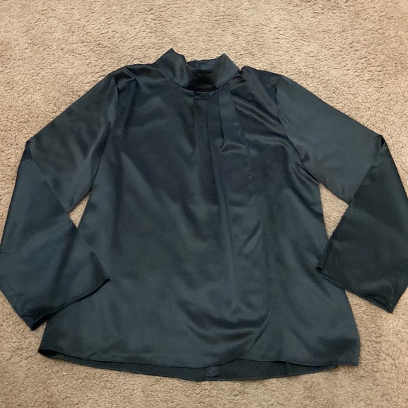 Brooke Shields Timeless new blouse - Picture 5 of 8